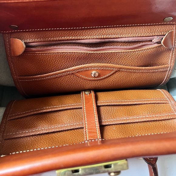 Authentic large 12 x 10 Dooney & Bourke pebble grain leather satchel ~Vintage! - Picture 9 of 16